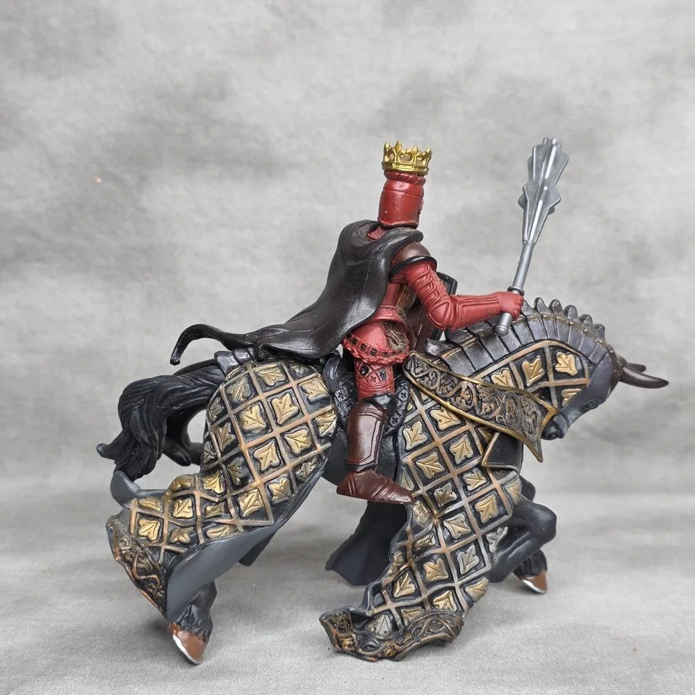 Papo 2007 Red Weapon Master Bull & Horse Medieval Mythical Figure #39918